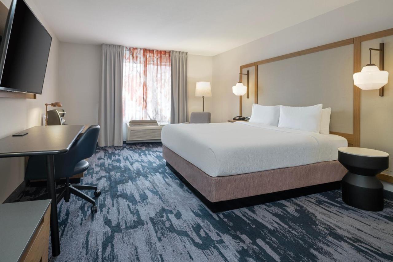 Fairfield Inn & Suites Дентон Екстер'єр фото