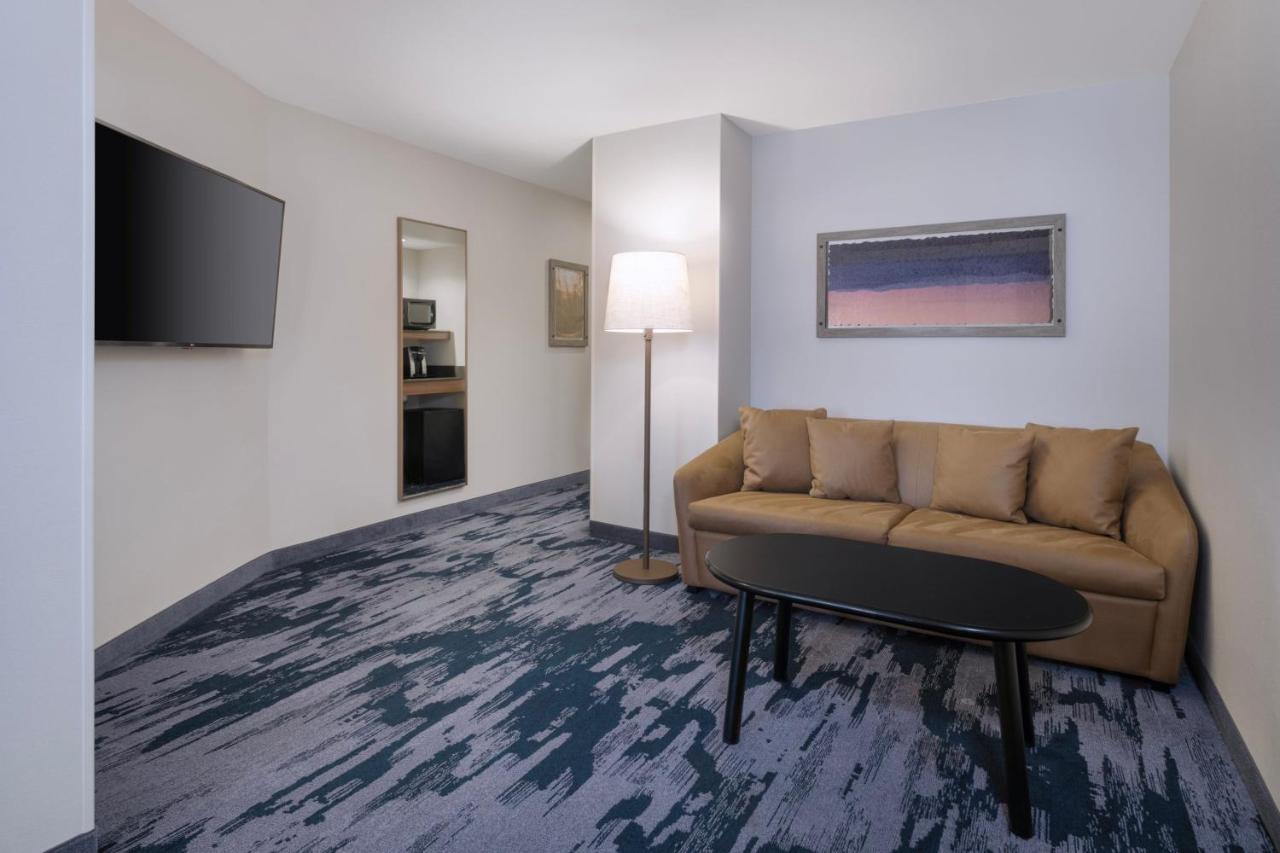 Fairfield Inn & Suites Дентон Екстер'єр фото