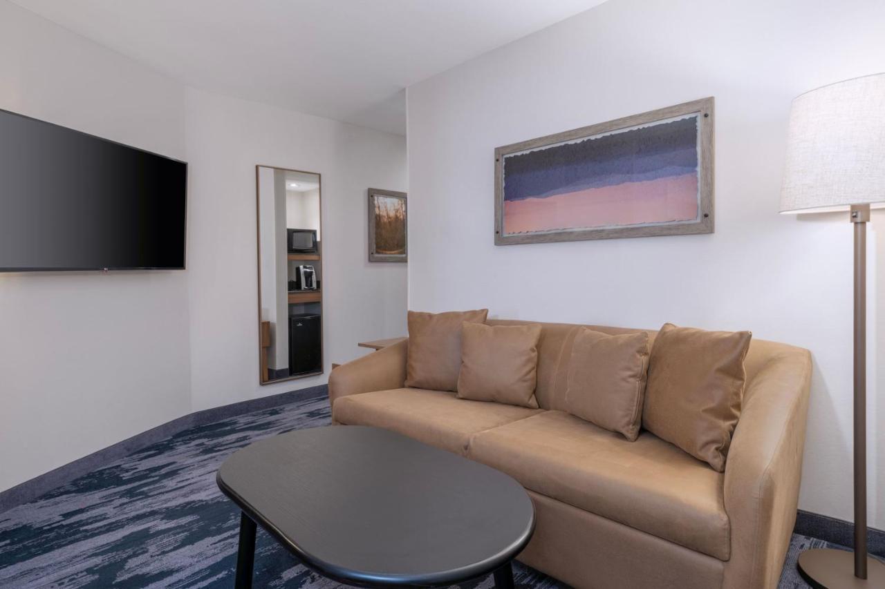 Fairfield Inn & Suites Дентон Екстер'єр фото