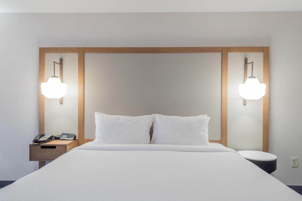 Fairfield Inn & Suites Дентон Екстер'єр фото