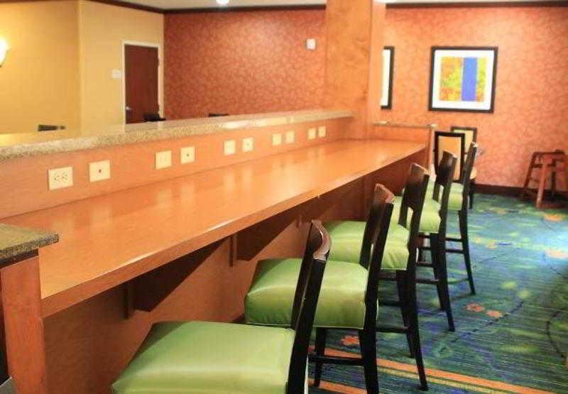 Fairfield Inn & Suites Дентон Екстер'єр фото