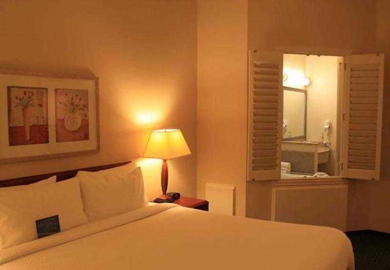 Fairfield Inn & Suites Дентон Екстер'єр фото
