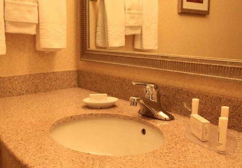 Fairfield Inn & Suites Дентон Екстер'єр фото