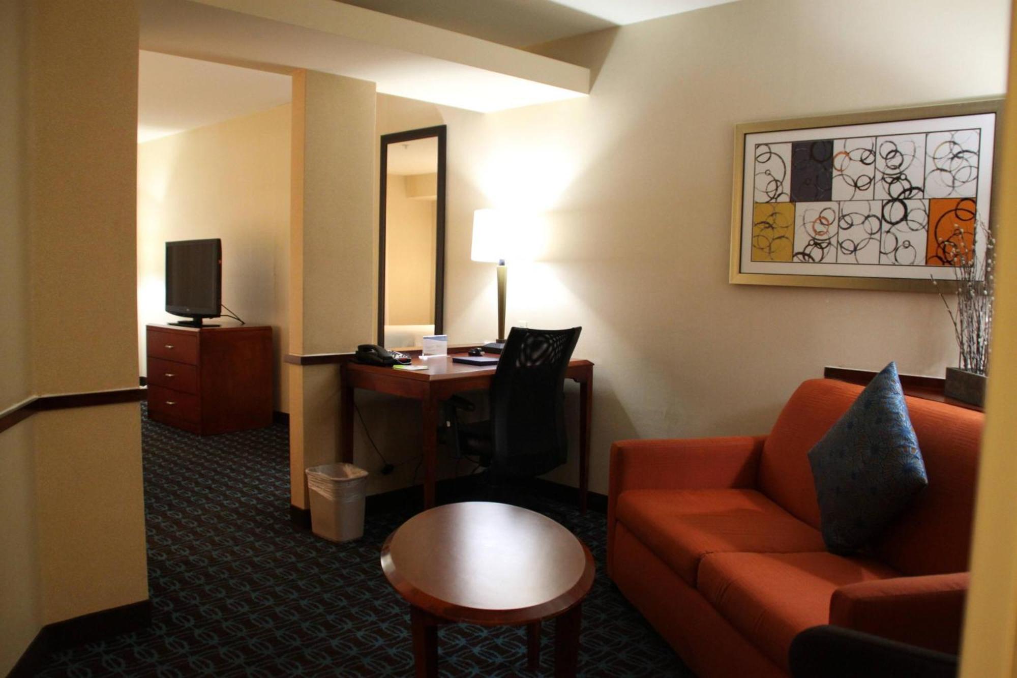 Fairfield Inn & Suites Дентон Екстер'єр фото