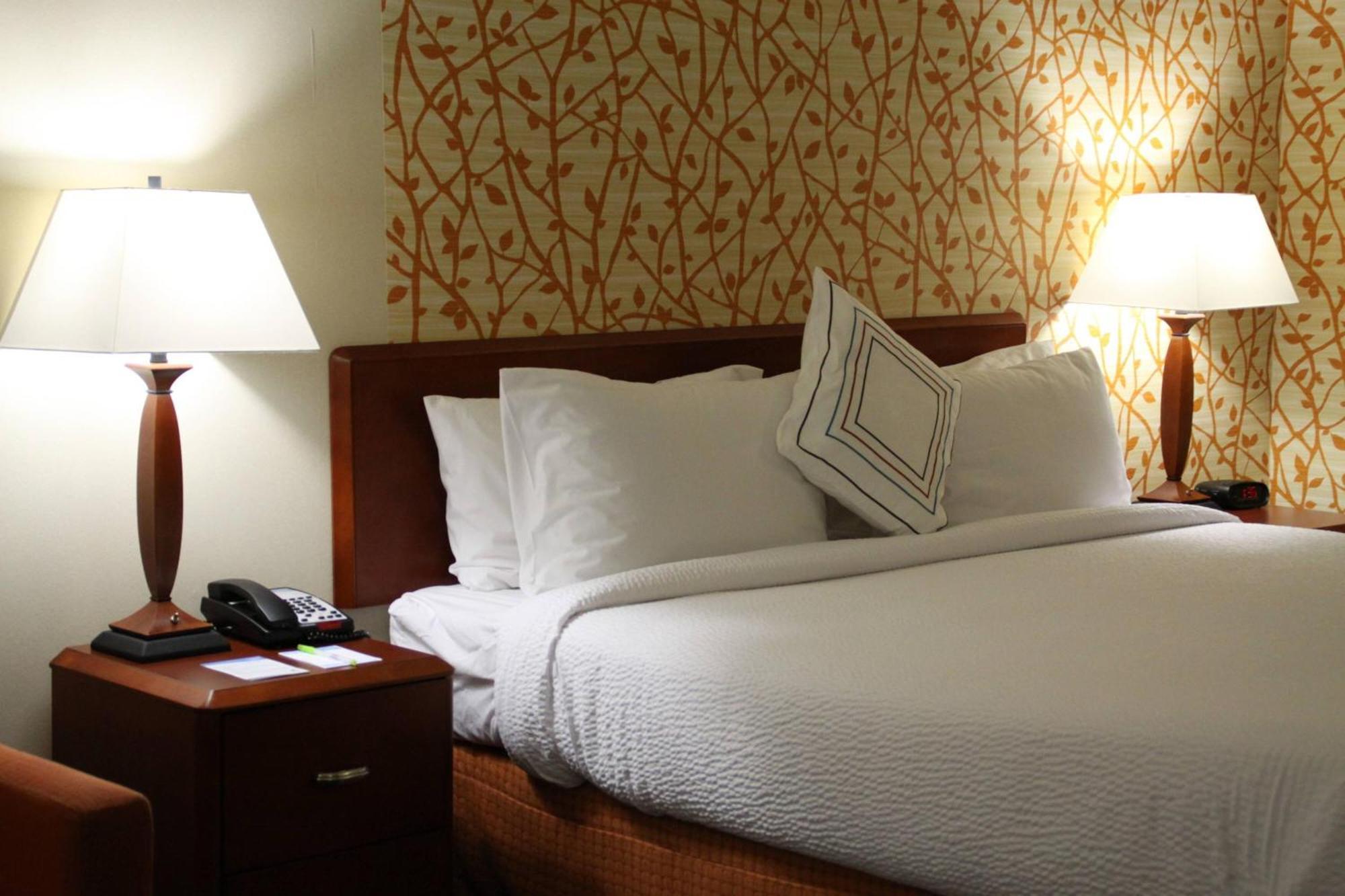 Fairfield Inn & Suites Дентон Екстер'єр фото
