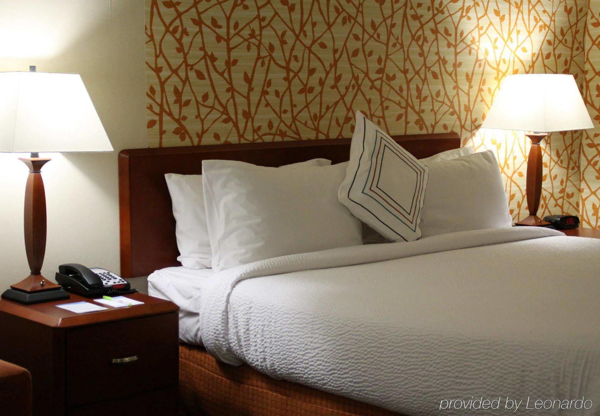 Fairfield Inn & Suites Дентон Екстер'єр фото